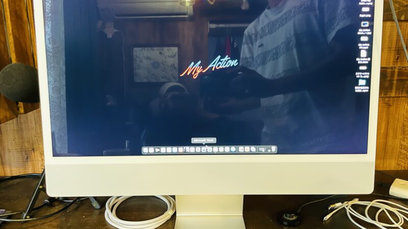 机の上にある新しいMac