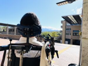 法政大学のキャンパスを見ている僕