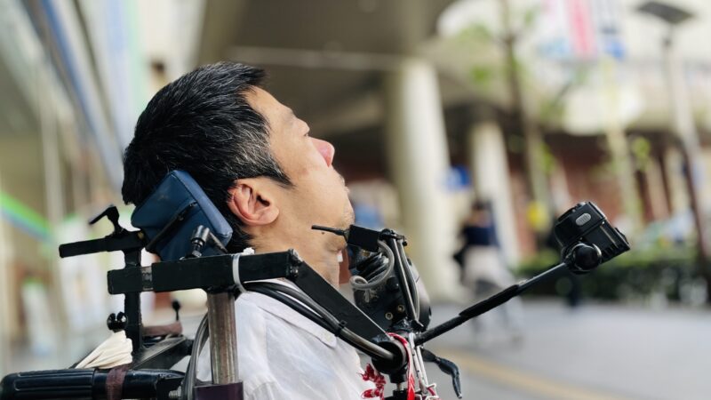 駅のロータリーにいる僕