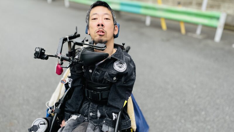 デニムジャケットを着てる僕