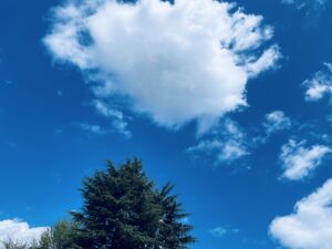 青空と白い雲の写真