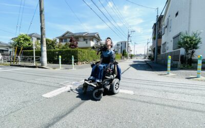 道の真ん中にいる僕の写真