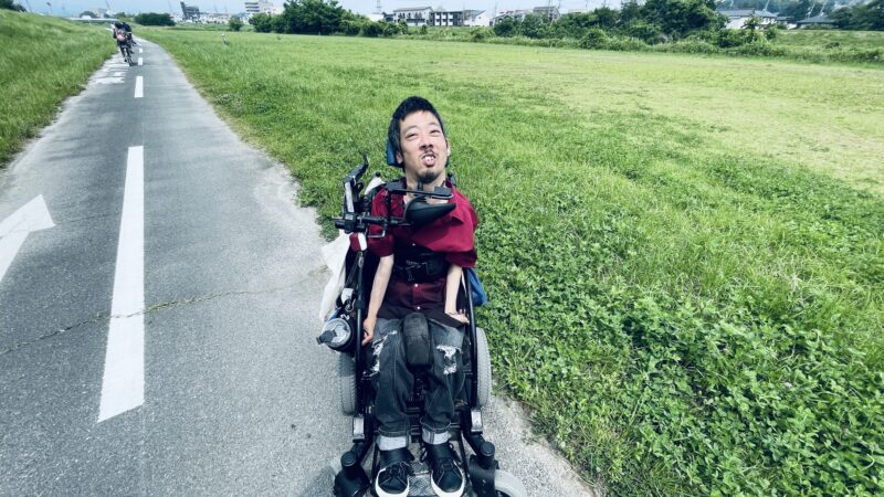河川敷にいる僕