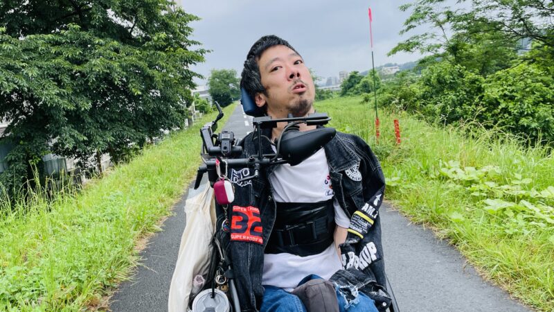 河川敷にいる僕