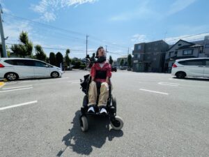 駐車場にいる僕の写真