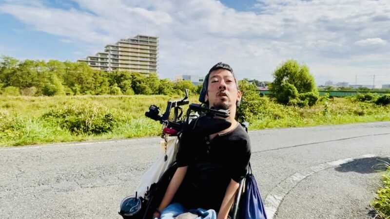 河川敷にいる僕