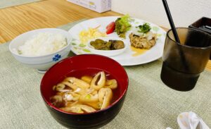 ハンバーグランチが写っている写真