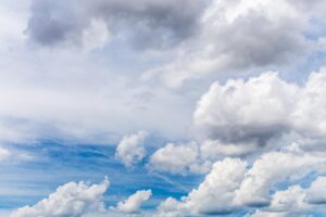 白い雲と青空