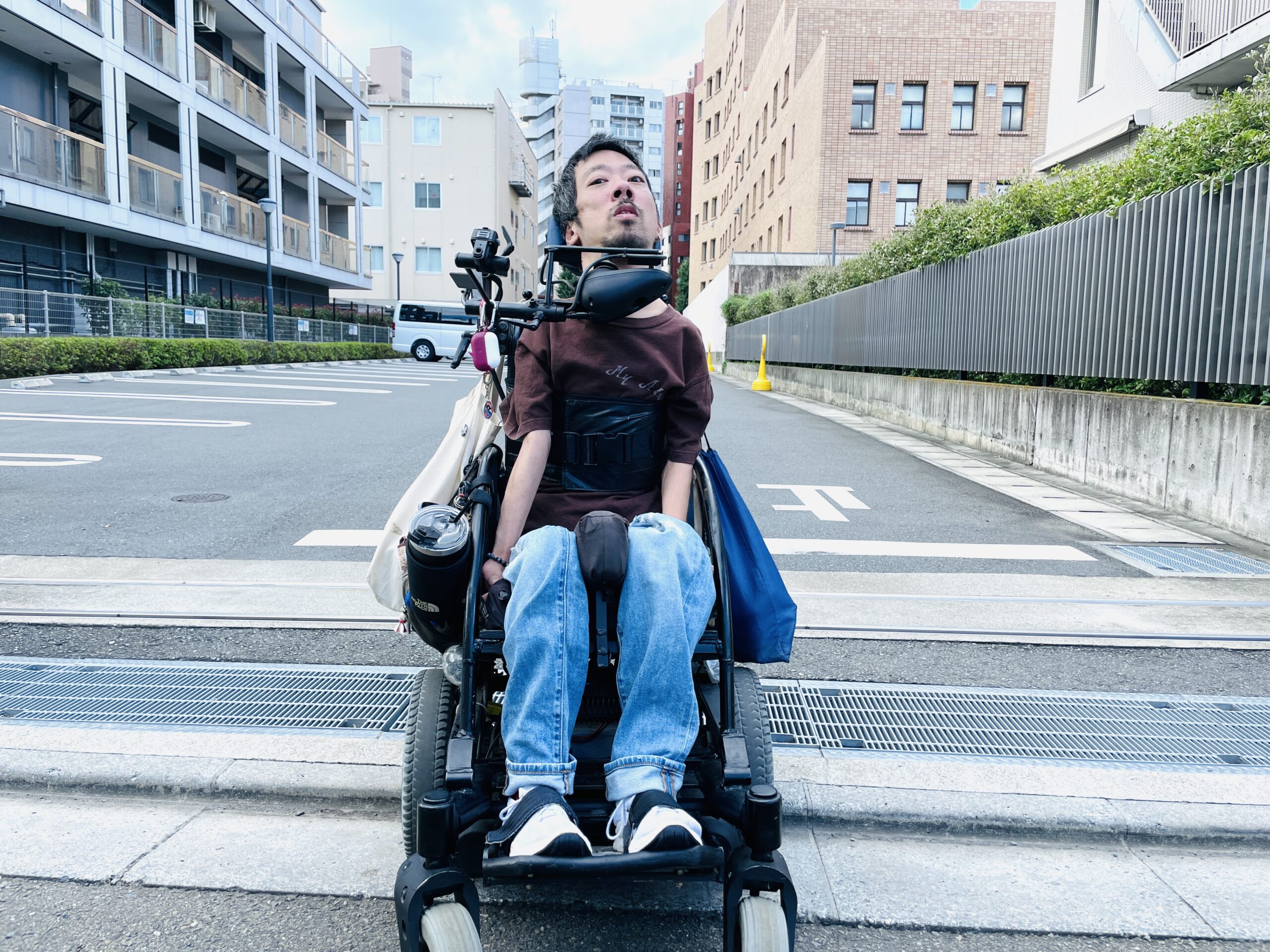 道路の真ん中にいる僕