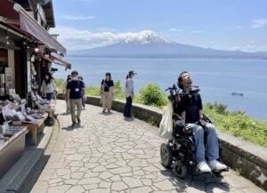 AI生成した、江ノ島にいる僕の画像