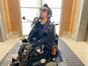 ママノユメサミット会場のエレベーター前にいる僕