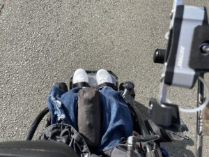 足の上から撮影した写真