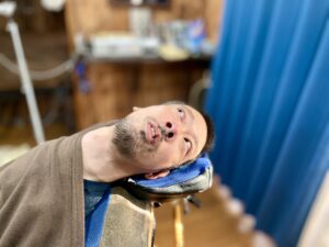 茶色のガウンを羽織っている僕