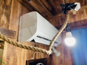 エアコンとライトが写っている写真