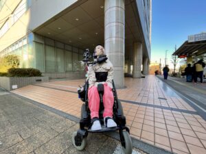 ビルの前にいる僕