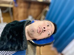 ネックウォーマーをつけている僕