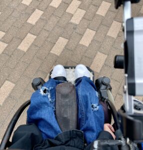 足の上から撮影した写真