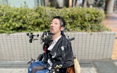 ビルの前にいる僕