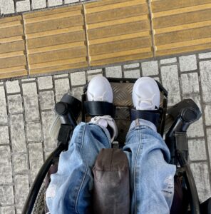 足の上から撮影した写真