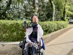 道にいる僕の写真