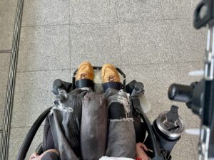 足の上から撮影した写真