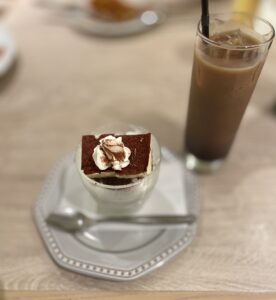 アイスコーヒーとティラミス