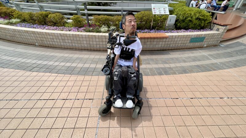 駅のロータリーにいる僕