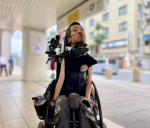 駅の前にいる僕