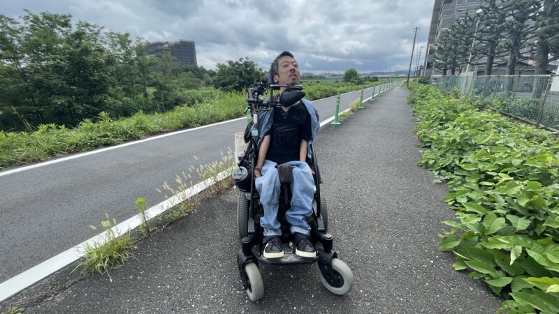 河川敷にいる僕