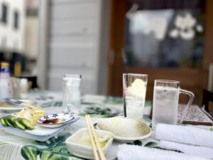 レモンサワーと野菜とかが写っている写真