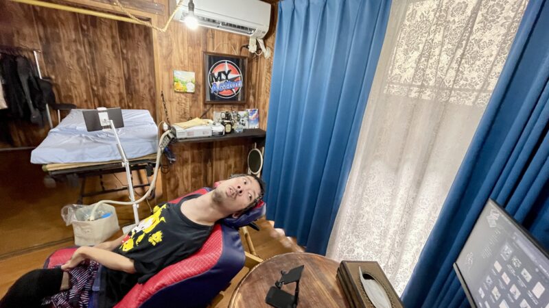 パソコンを見ている僕