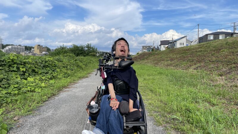 河川敷にいる僕