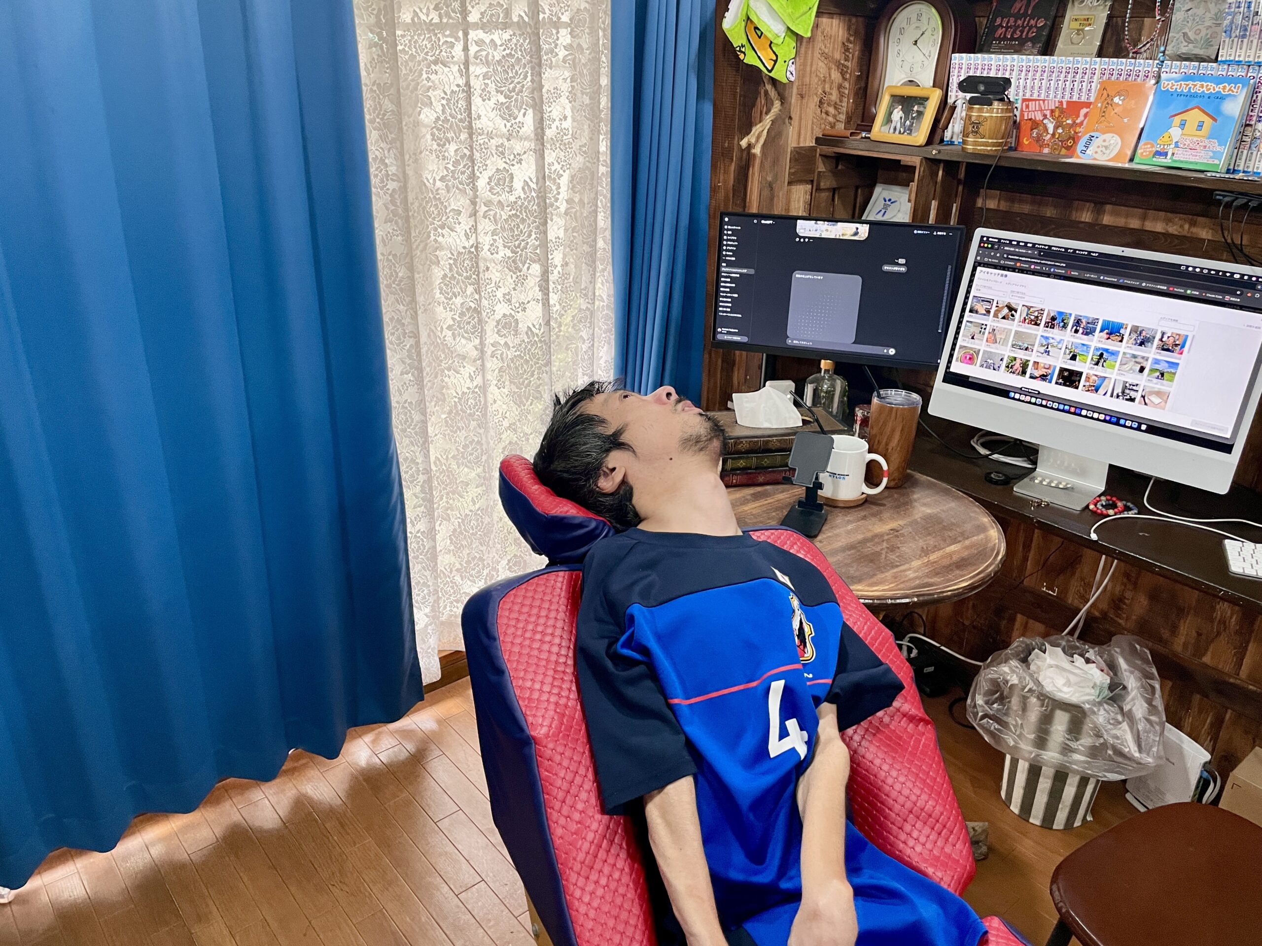 パソコンを見ている僕