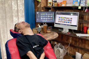 パソコンを見ている僕